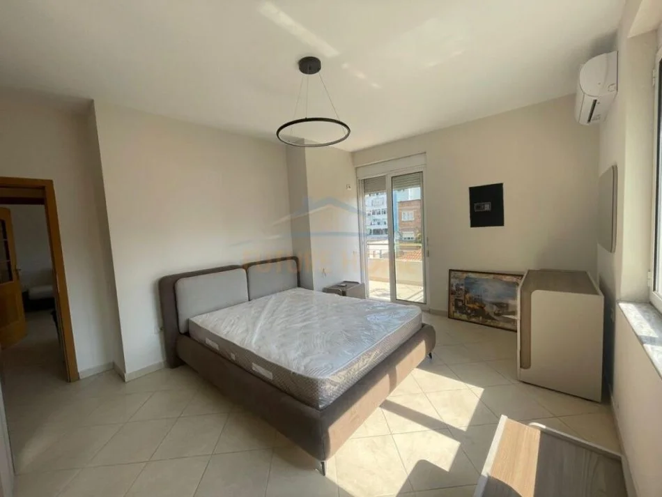 Tirane, jepet me qera apartament 2+1+Aneks+Ballkon Kati 3, 110 m² 850 € (Rruga e Kavajes)