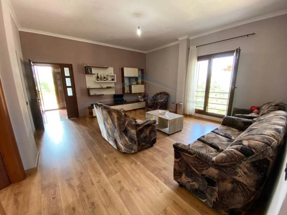 Tirane, shitet Vile 2 Katshe Kati 0, 251 m² 250.000 € (Tufina)