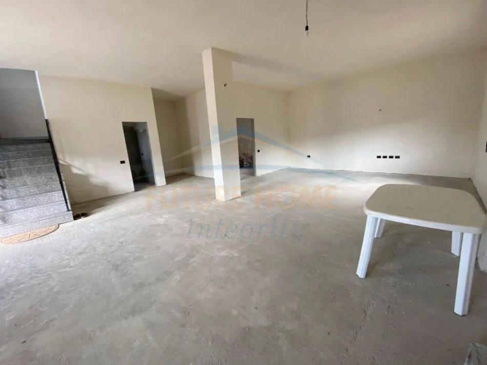 Tirane, shitet Vile 2 Katshe Kati 0, 251 m² 250.000 € (Tufina)