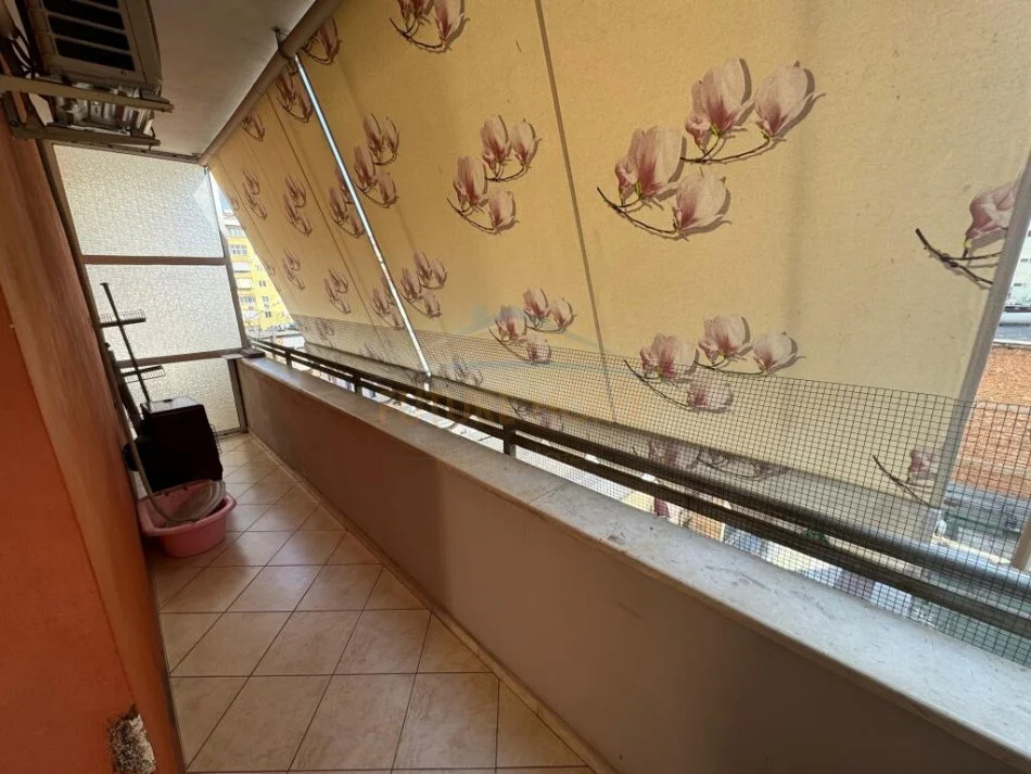 Tirane, jepet me qera apartament 2+1+Ballkon Kati 6, 93 m² 700 € (Sheshi Willson)