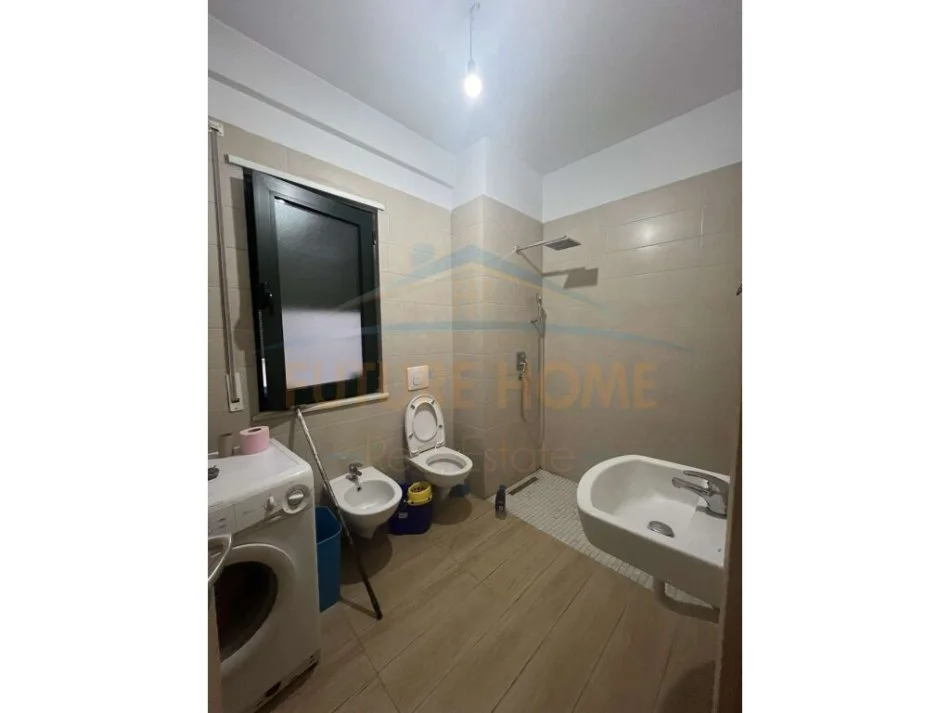 Tirane, jepet me qera apartament 2+1 Kati 4, 107 m² 400 € (Unaza e re)