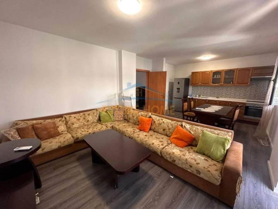 Tirane, jepet me qera apartament 2+1 Kati 1, 94 m² 400 € (Rruga "Misto Mame")