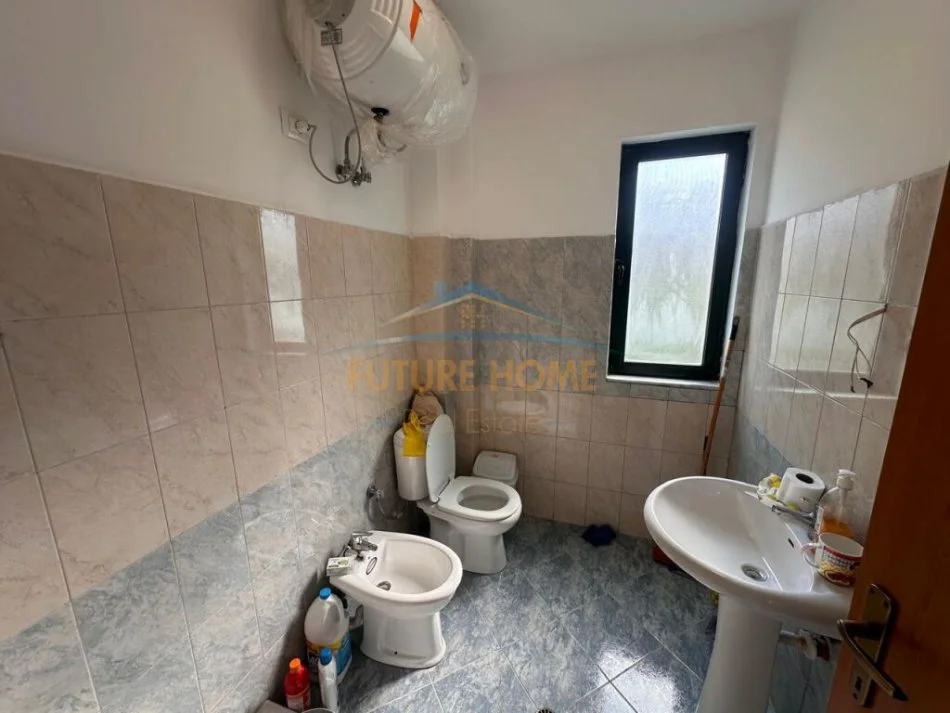 Tirane, jepet me qera apartament 2+1 Kati 1, 94 m² 400 € (Rruga "Misto Mame")