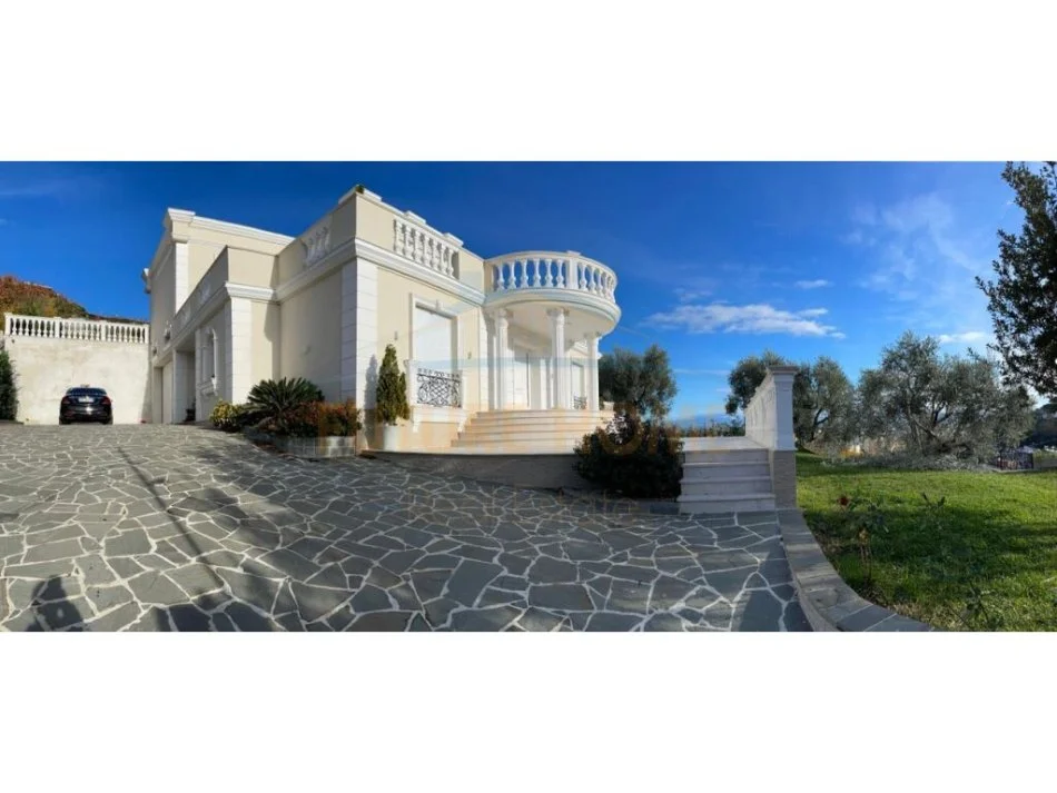 Durres, shitet Vile 2+1 Kati 0, 244 m² 820.000 € (lagja e re,durres)