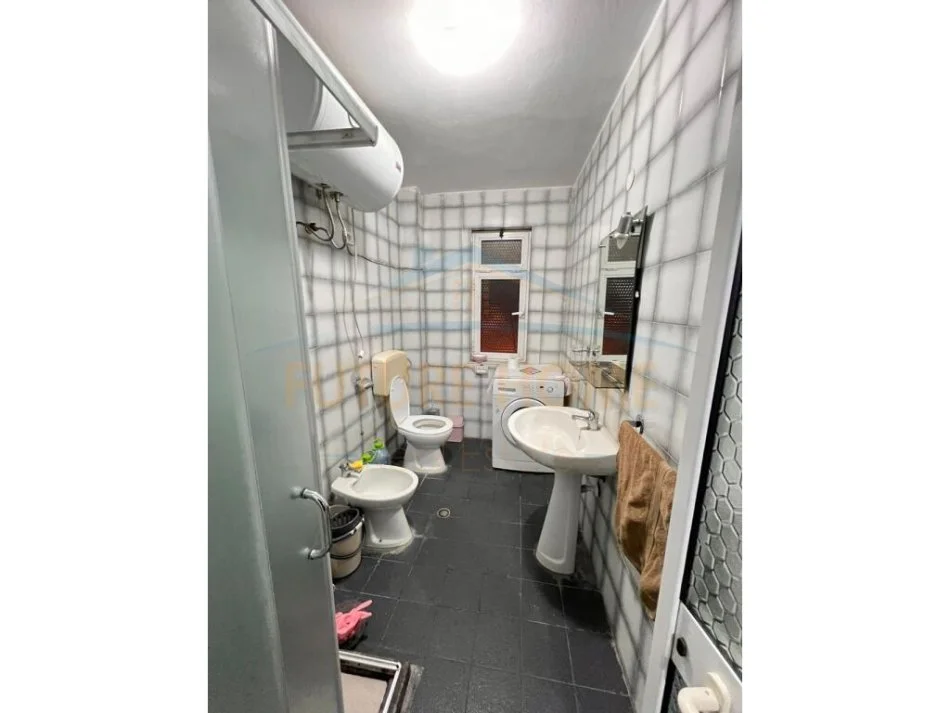 Tirane, shitet apartament 1+1+Ballkon Kati 5, 57 m² 102.600 € (Mine Peza)