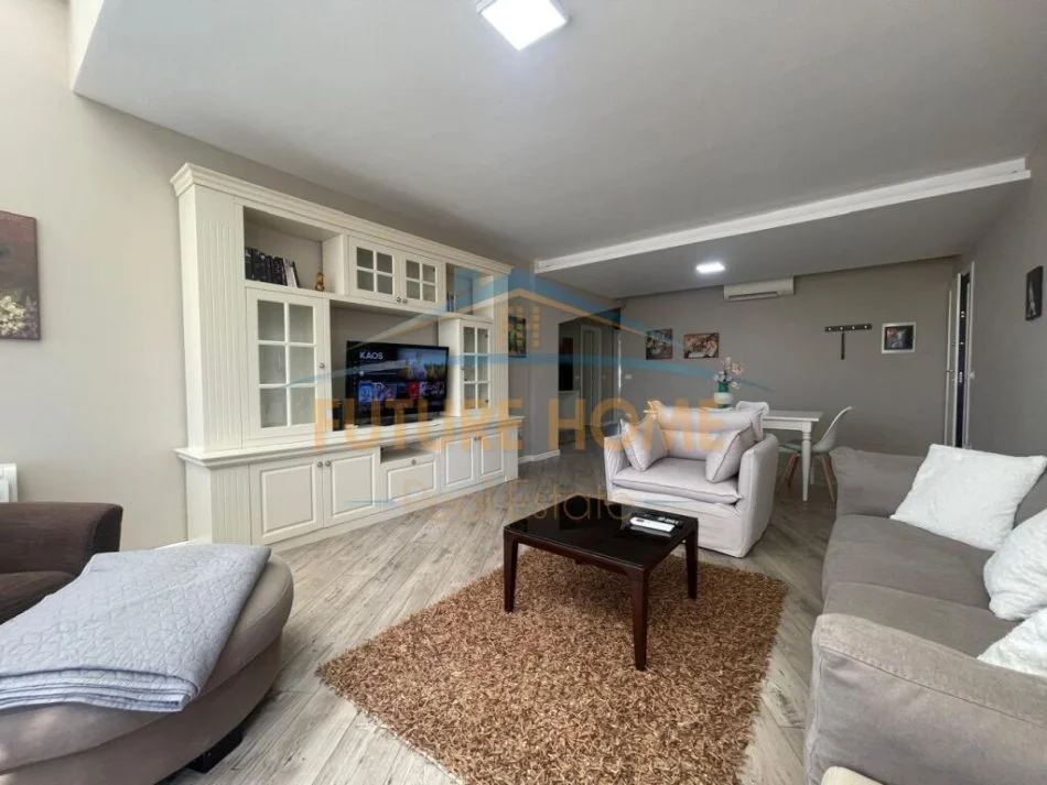 Tirane, jepet me qera apartament 2+1+Aneks+Ballkon Kati 2, 103 m² 1.150 € (Teg)