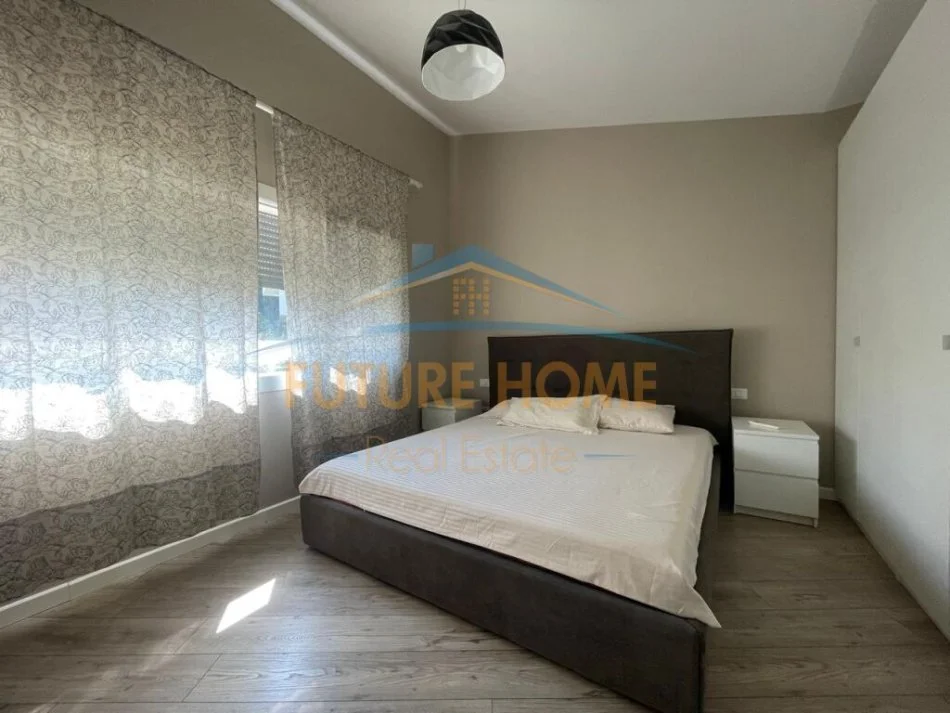 Tirane, jepet me qera apartament 2+1+Aneks+Ballkon Kati 2, 103 m² 1.150 € (Teg)
