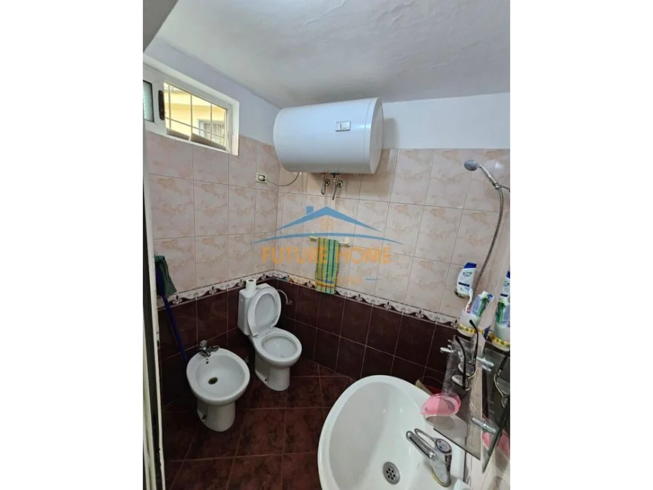 Tirane, jepet me qera apartament 2+1+Ballkon Kati 0, 61 m² 500 € (21 Dhjetori)