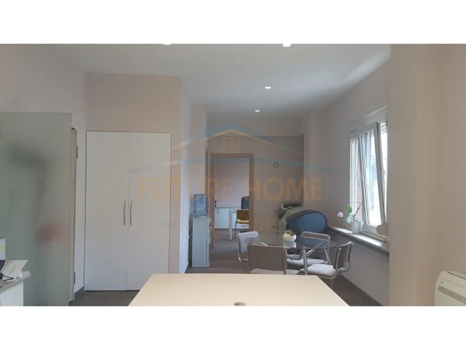 Tirane, jepet me qera apartament 1+1+Aneks Kati 1, 70 m² 500 € (Rruga e Bogdaneve)