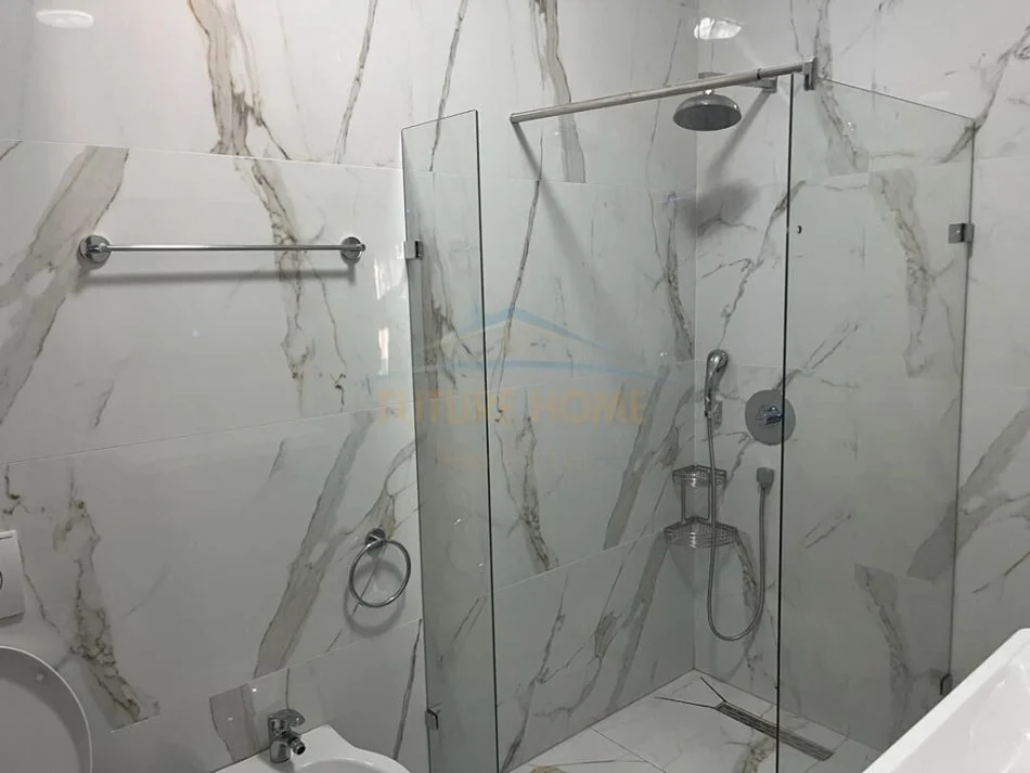 Tirane, jap me qera apartament 1+1 Kati 10, 72 m² 850 € (Rruga e Barrikadave)