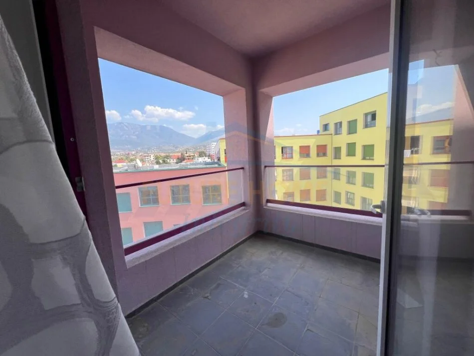 Tirane, jepet me qera apartament 2+1 Kati 5, 93 m² 450 € (ALI DEM MANGALEM)