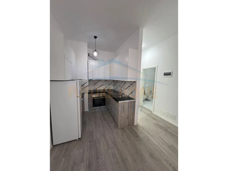 Tirane, jap me qera apartament 2+1 Kati 5, 95 m² 450 € (Ali Demi)
