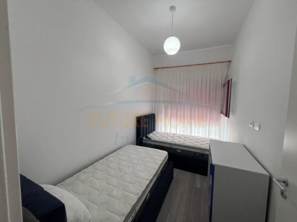Tirane, jepet me qera apartament 2+1+Ballkon Kati 4, 86 m² 450 € (Ali Dem)