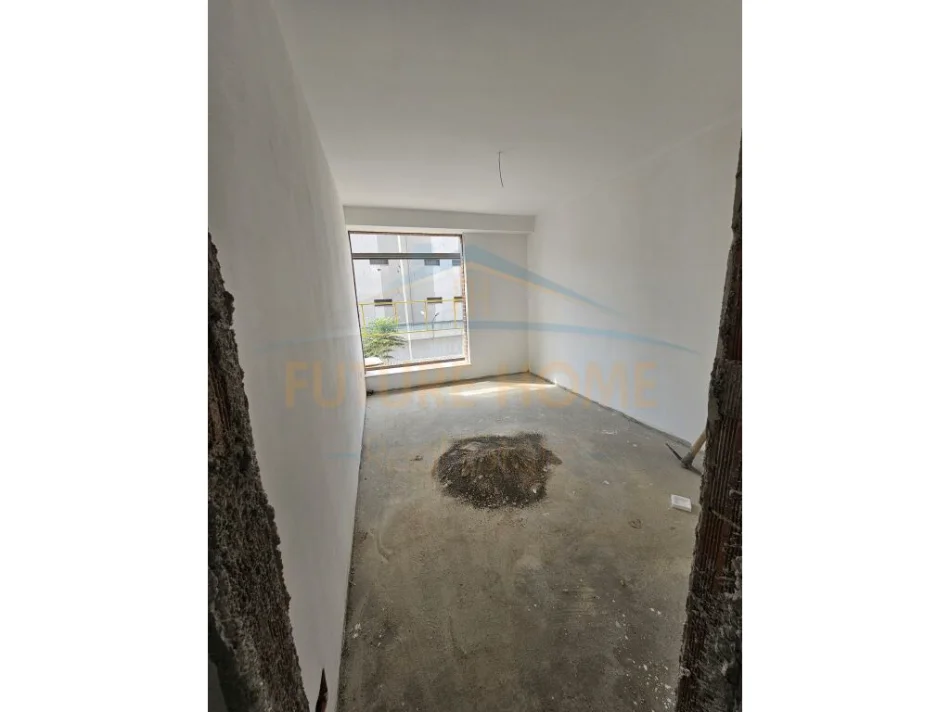 Tirane, shitet apartament 4+1 Kati 1, 200 m² 350.000 € (Stacioni i Trenit)