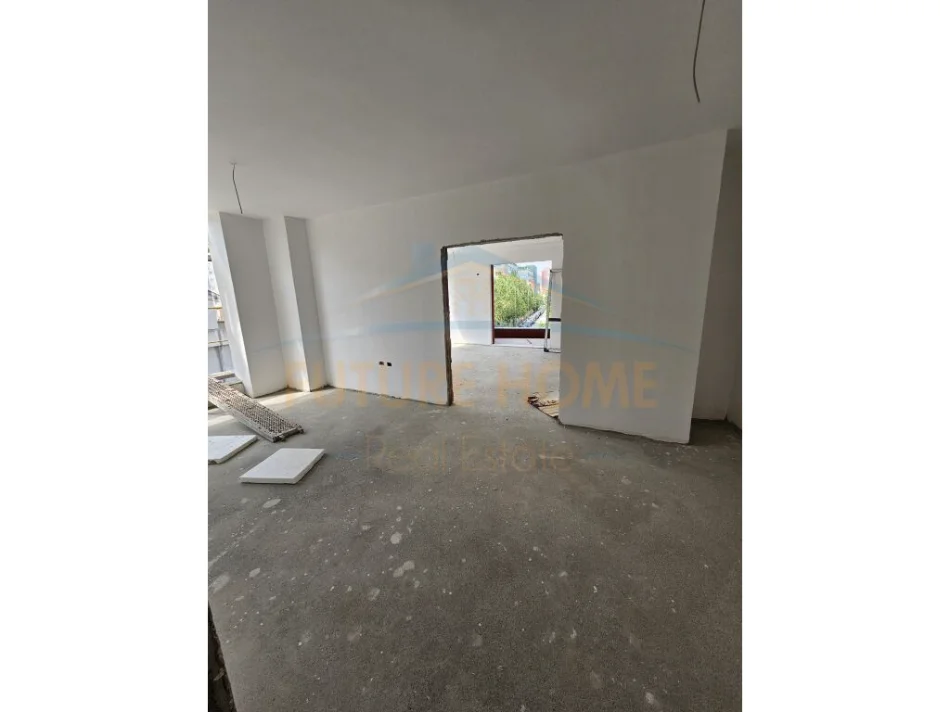 Tirane, shitet apartament 4+1 Kati 1, 200 m² 350.000 € (Stacioni i Trenit)