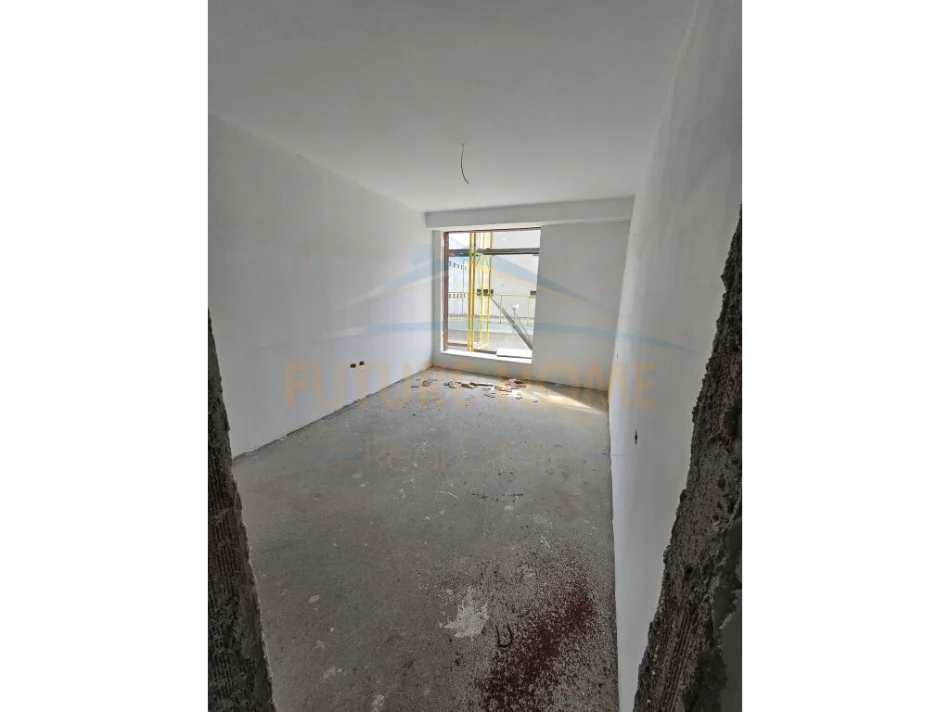 Tirane, shitet apartament 4+1 Kati 1, 200 m² 350.000 € (Stacioni i Trenit)
