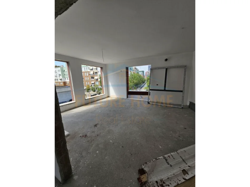 Tirane, shitet apartament 4+1 Kati 1, 200 m² 350.000 € (Stacioni i Trenit)