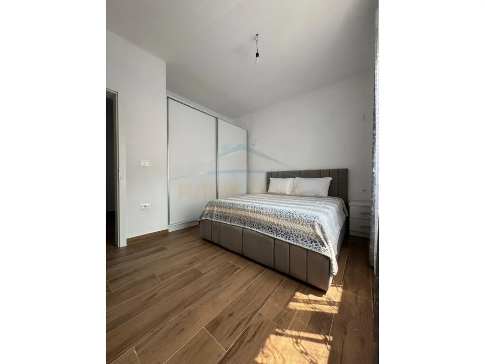 Tirane, jepet me qera apartament 1+1 Kati 1, 65 m² 500 € (Bllok)