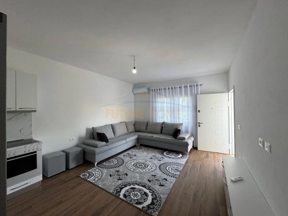 Tirane, jepet me qera apartament 1+1 Kati 1, 65 m² 500 € (Bllok)