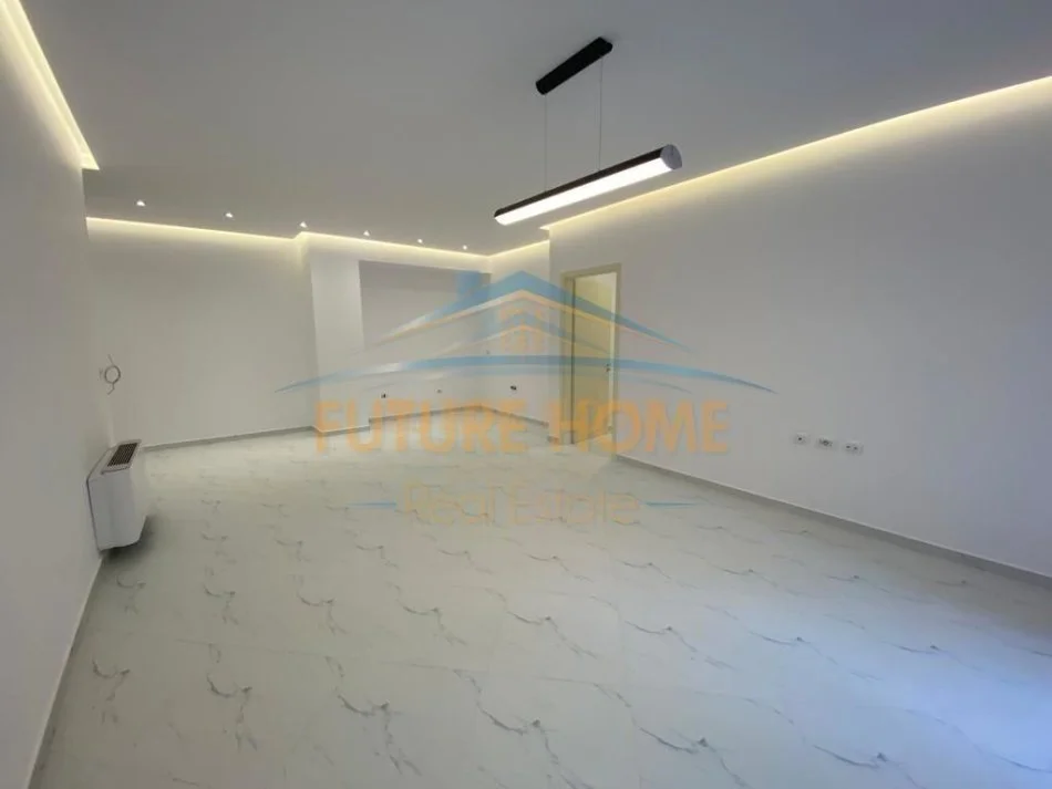 Tirane, jepet me qera ambjent biznesi Kati 2, 158 m² 1.600 € (Rruga Kosovareve)