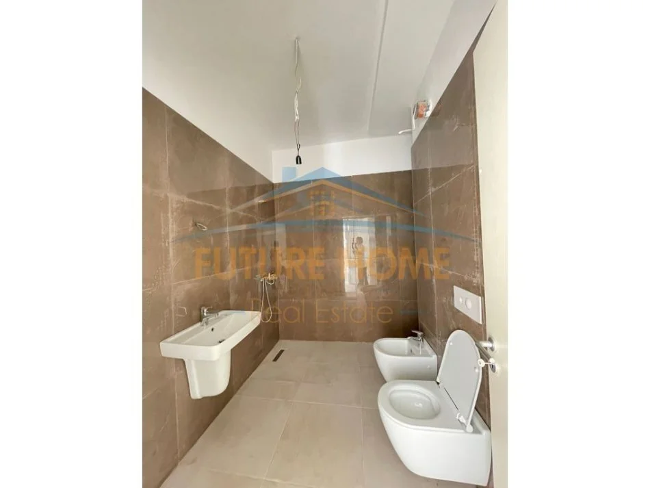 Tirane, jepet me qera ambjent biznesi Kati 2, 158 m² 1.600 € (Rruga e Kosovarëve)