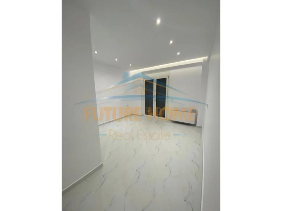 Tirane, jepet me qera ambjent biznesi Kati 2, 158 m² 1.600 € (Rruga Kosovareve)