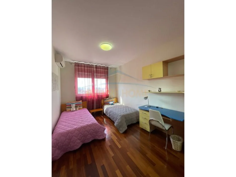 Tirane, jepet me qera apartament 2+1+Aneks+Ballkon Kati 4, 166 m² 1.000 € (Kodra e Diellit)