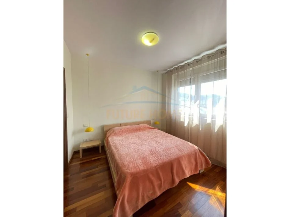 Tirane, jap me qera apartament duplex Dublex Kati 4, 168 m² 1.000 € (Kodra e Diellit 1)