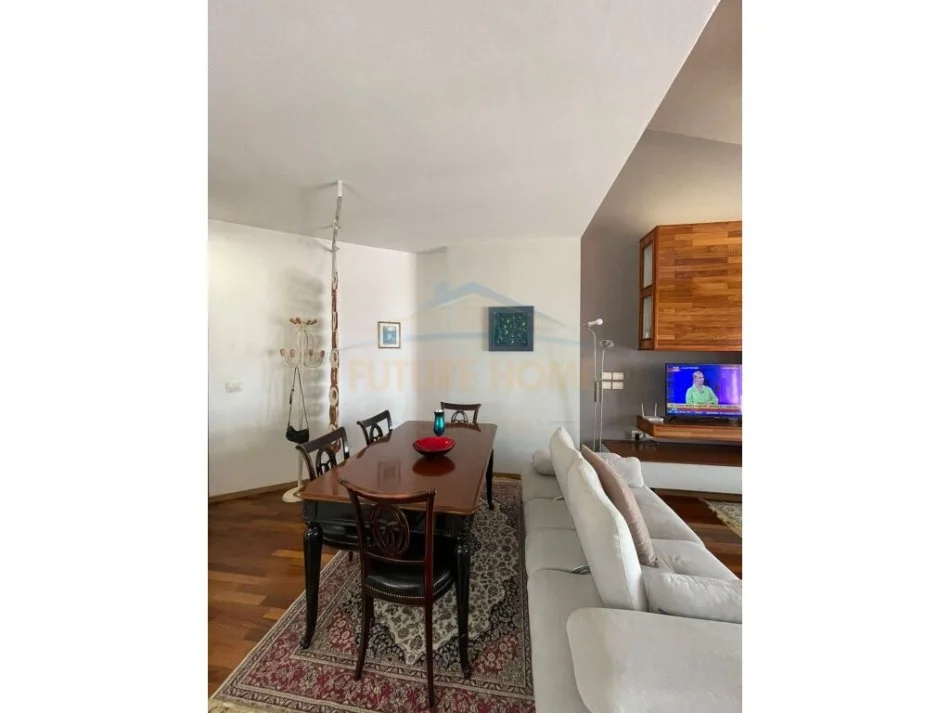 Tirane, jepet me qera apartament duplex 3+1+Ballkon Kati 4, 166 m² 1.000 € 