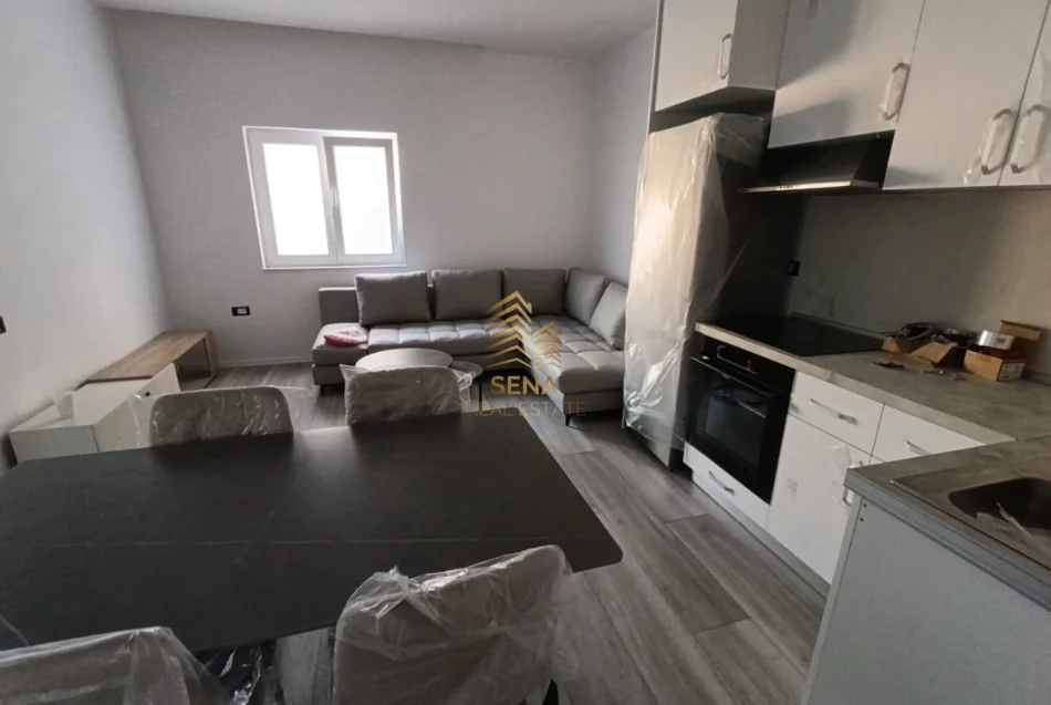 Tirane, jepet me qera apartament 2+1 Kati 1, 70 m² 550 € (Porcelan)