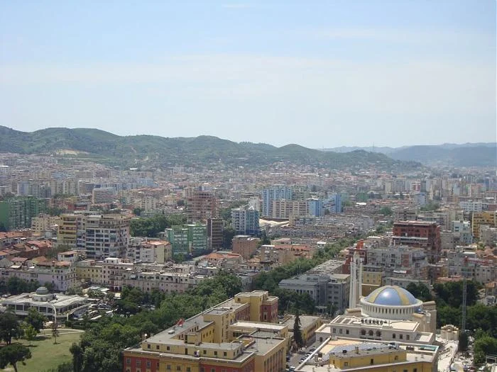 Tirane, jepet me qera apartament 2+1 Kati 1, 112 m² 500 € (LIQENI I THATE)