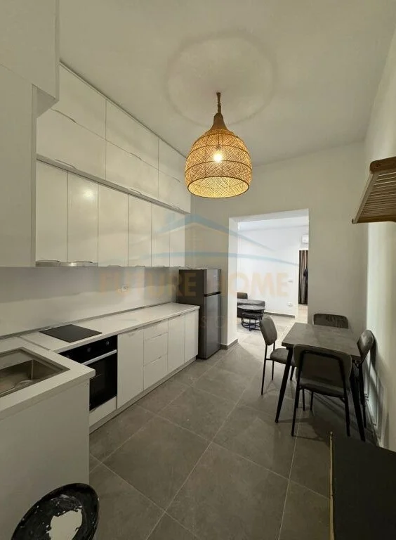 Tirane, jepet me qera apartament 1+1 Kati 4, 65 m² 800 € (Shallvaret)