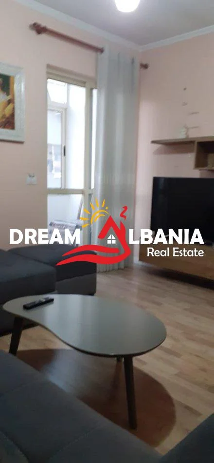 Tirane, jepet me qera 2+1 , 80 m² 600 € (Kristal Center)
