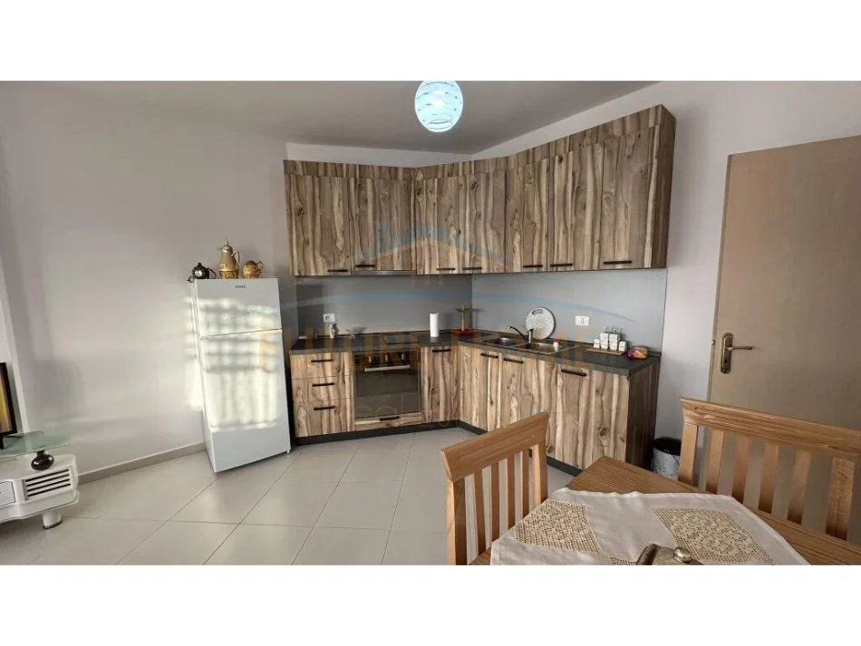 Tirane, jepet me qera apartament 1+1+Ballkon Kati 8, 65 m² 510 € (Stacioni i Trenit)