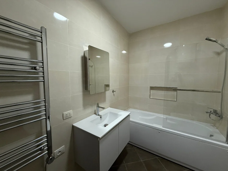 Tirane, jepet me qera apartament 2+1+Ballkon Kati 3, 100 m² 750 € (Kompleksi Magnet)