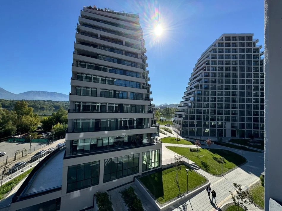 Tirane, jepet me qera apartament 3+1 Kati 3, 123 m² 1.400 € (liqeni i tiranes)