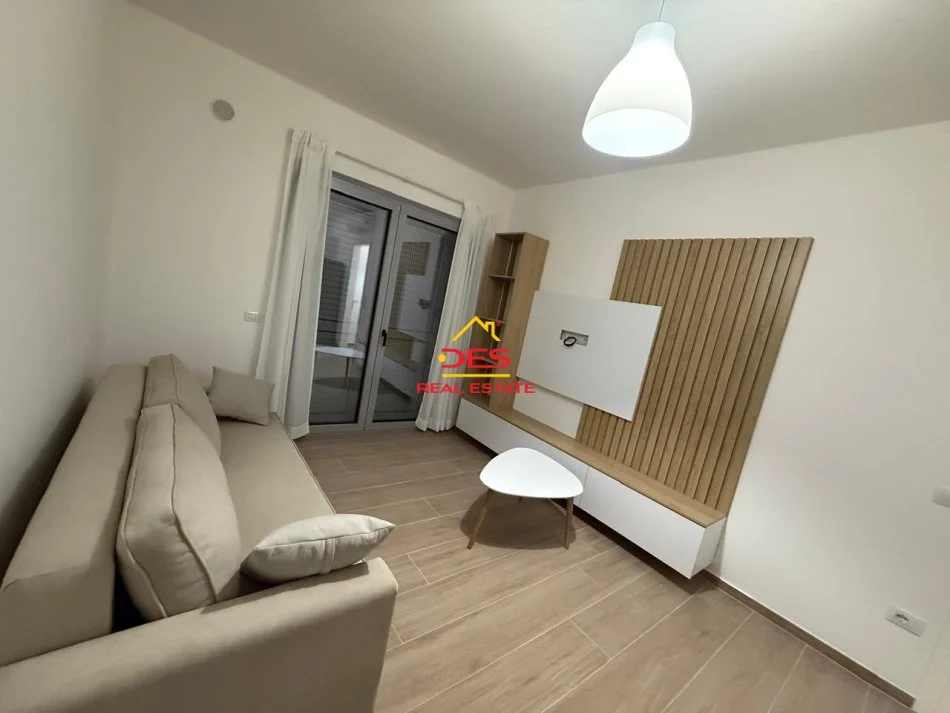 Radhime - Orikum, jepet me qera apartament 1+1+Ballkon Kati 3, 300 m² 300 € (Orikum, Vlorë)