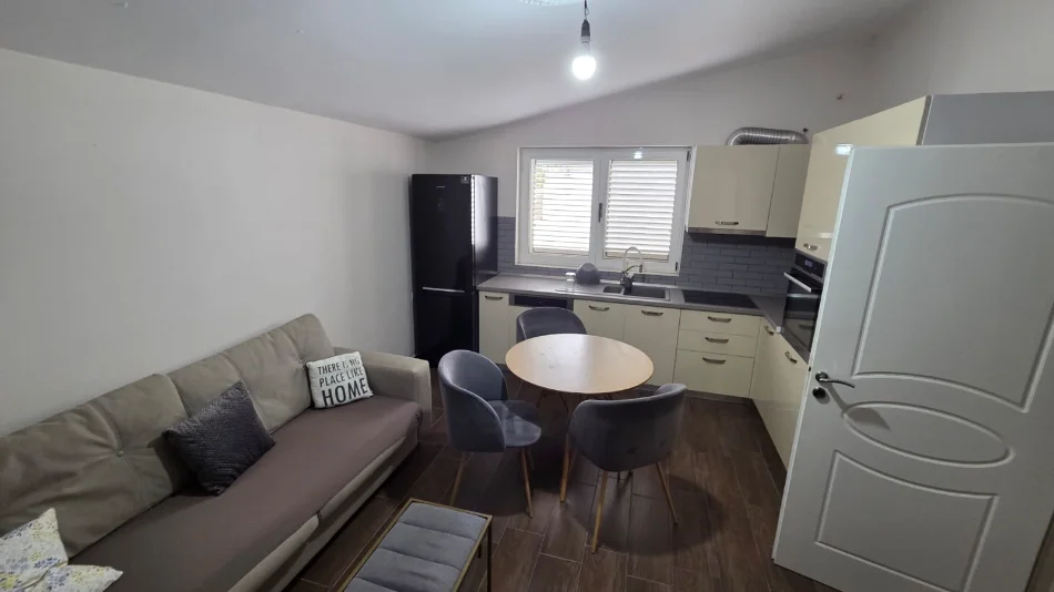 Tirane, jepet me qera apartament Kati 1, 70 m² 430 € (Porcelan)