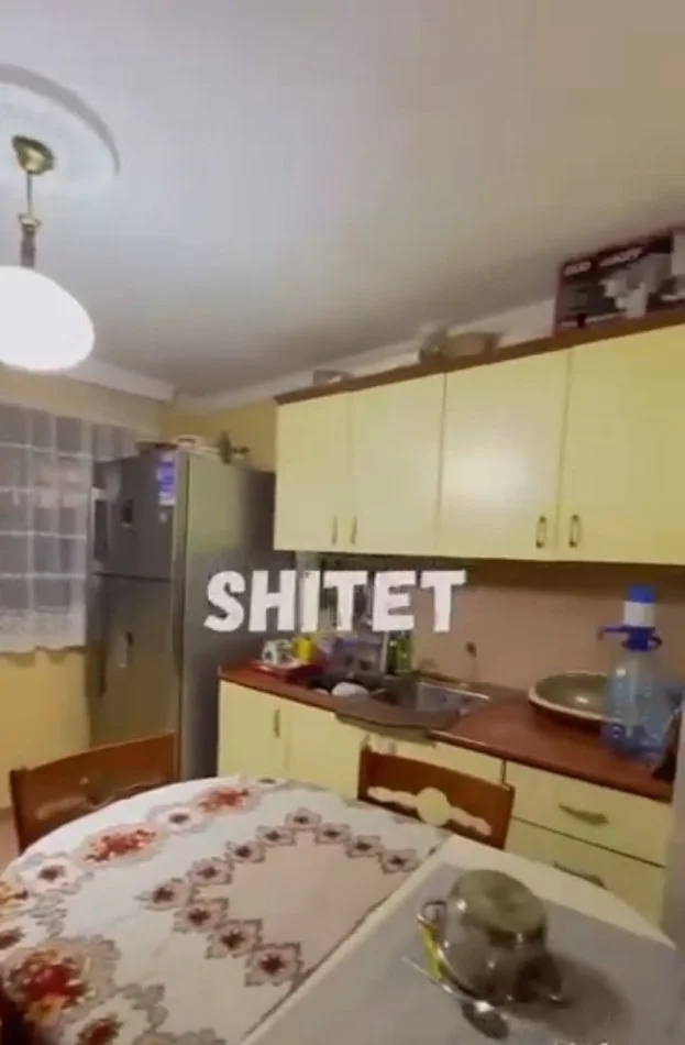 Tirane, jepet me qera apartament 3+1+Ballkon Kati 1, 90 m² 500 € (Kinostudio)