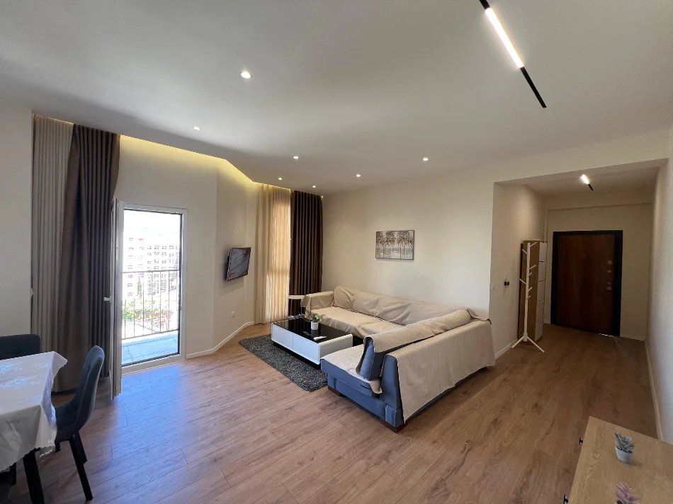 Tirane, jepet me qera apartament 1+1+Ballkon Kati 3, 67 m² 450 € (Rruga Tomi Kristo)