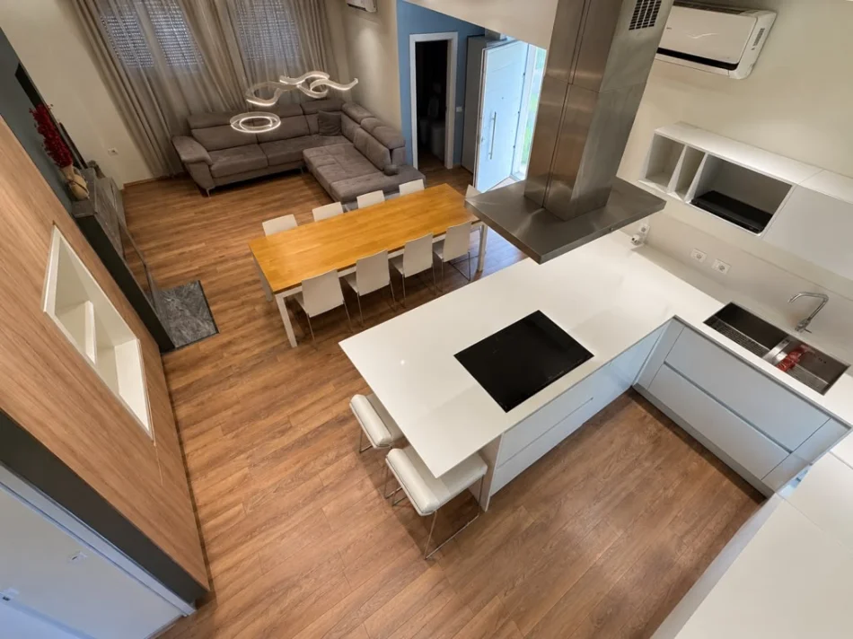 Tirane, jepet me qera Vile 3+1+Ballkon Kati 2, 250 m² 3.600 € (White House Teg)