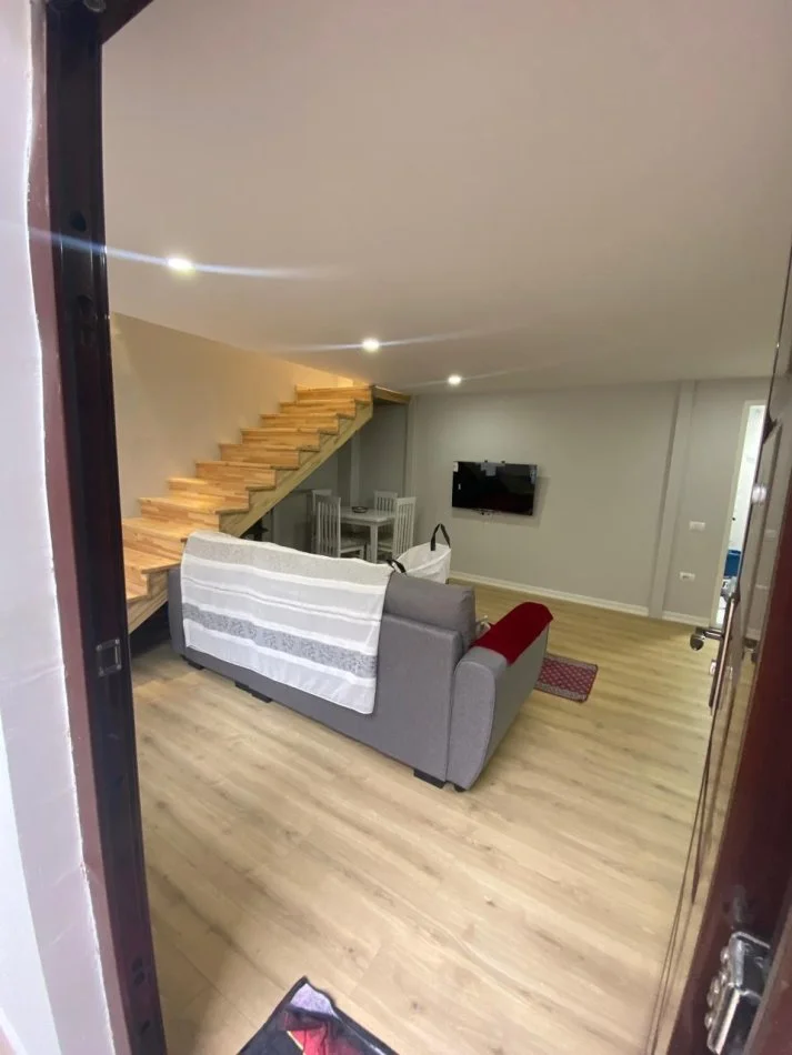 Tirane, jepet me qera apartament duplex 1+1 Kati 0, 84 m² 60.000 € (Rruga thoma Goxhaj)