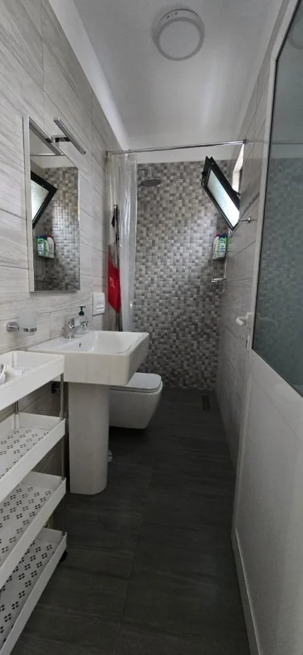 Tirane, jepet me qera apartament 1+1 Kati 3, 75 m² 600 € 