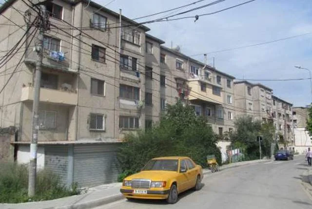 Tirane, Kamez, Shitet Apartament 75 m², 2+1, Kati 3, Cmimi Fillestar 3.200.000 Leke ("Llambi Bonata")