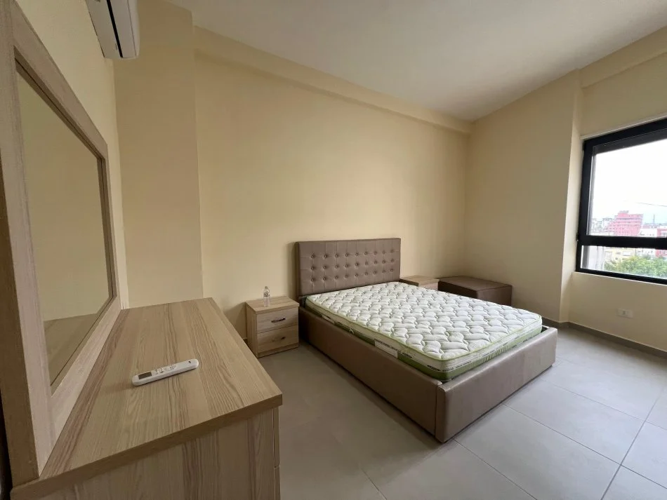 Tirane, jepet me qera apartament 2+1+Aneks+Ballkon Kati 1, 85 m² 500 € (ALI DEMI)