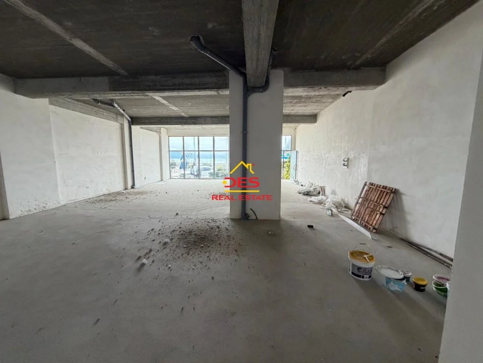 Vlore, jepet me qera ambjent biznesi Kati 0, 170 m² 3.500 € (Lungomare)