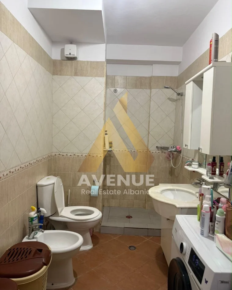 Tirane, jepet me qera apartament 1+1 Kati 2, 550 € (Prane Mozaikut)