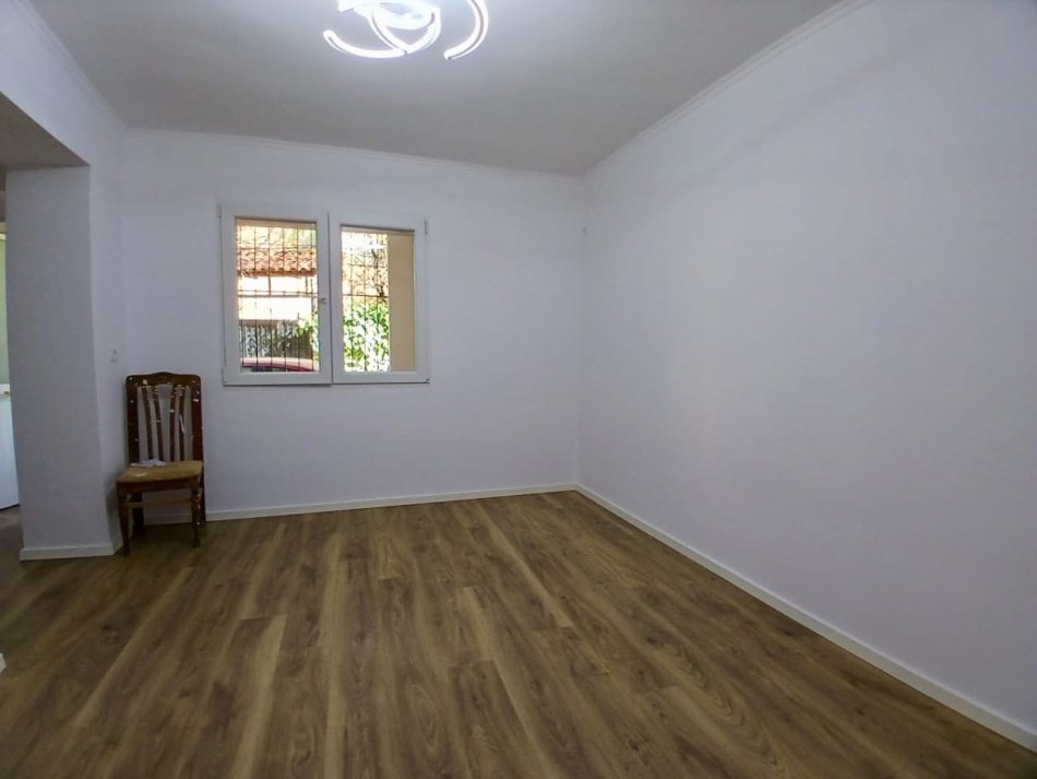Tirane, shitet apartament 2+1+Aneks+Ballkon Kati 1, 70 m² 128.000 € (ish Tregu Elektrik Rr, Todi Shkurti)