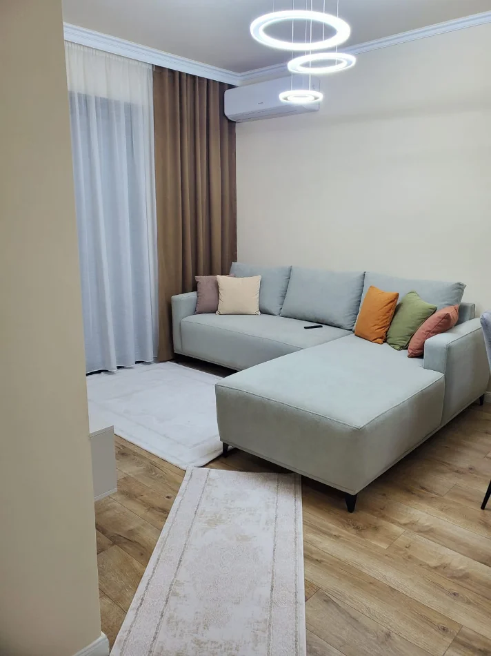Tirane, jepet me qera apartament 1+1 Kati 3, 75 m² 1.000 € (Liqeni i Thate)