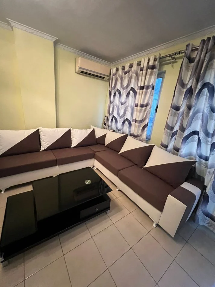 jepet me qera 2+1 Kati 2, 110 m² 400 € (yzberisht)